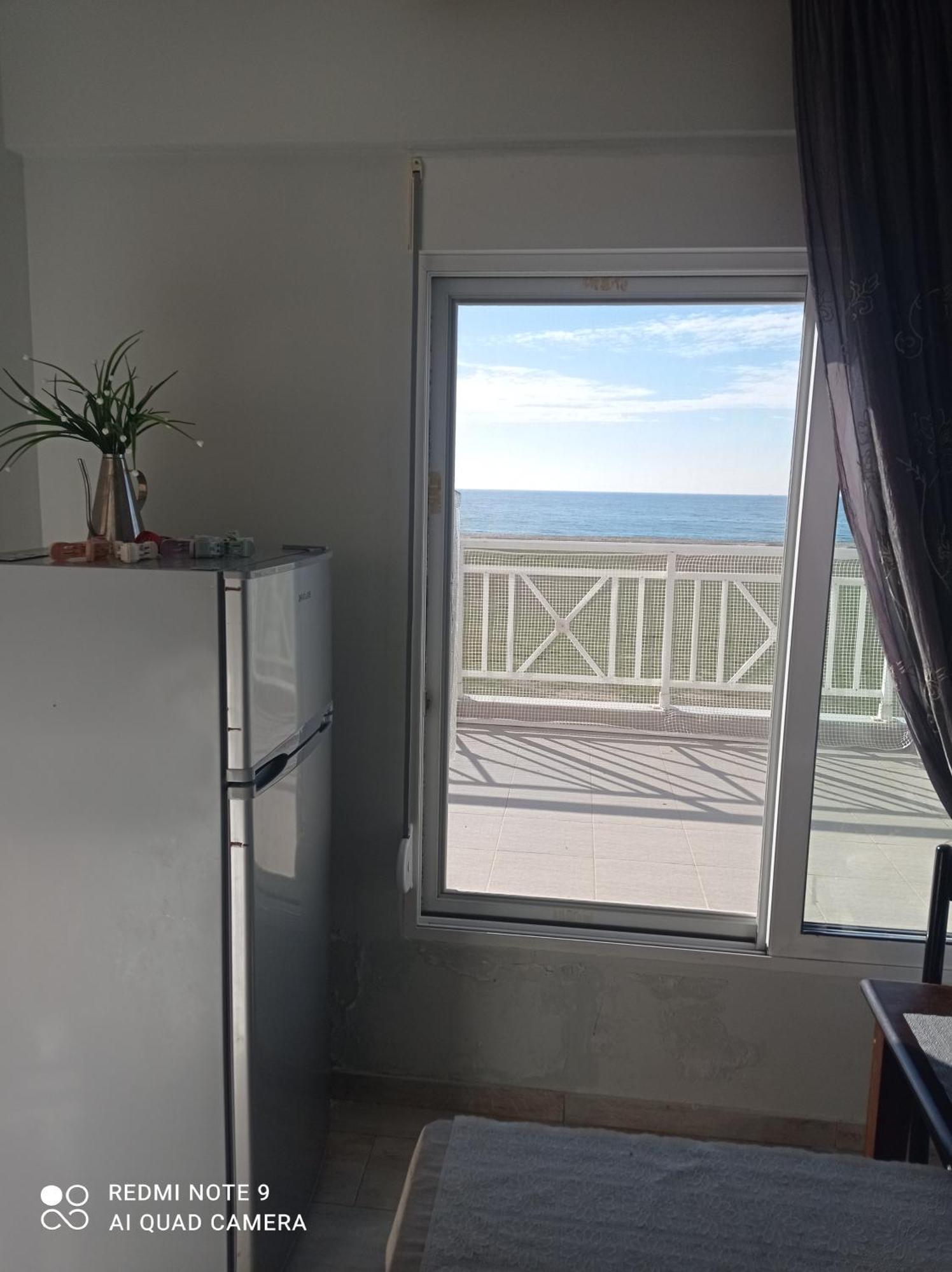 "By The Sea" Family Apartments Paralia Dionisiou Exterior foto